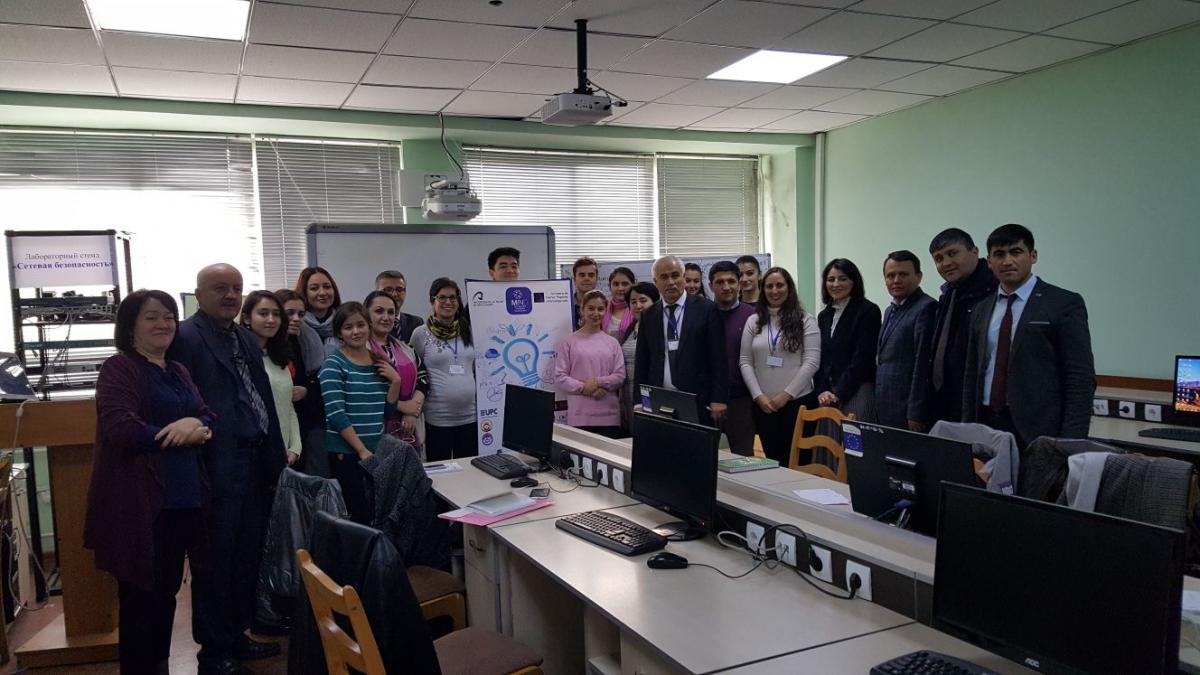 Foto de familia de los participantes