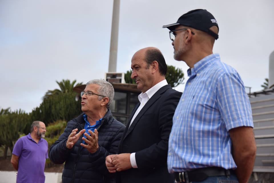 De izda. a dcha.: El Vicerrector Antonio Ramos Gordillo, el Director General de Deportes del Gobierno de Canaria y el Director de Deportes de la ULPGC