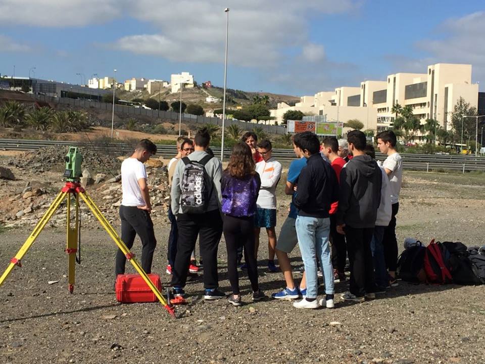 Otra imagen del grupo de alumnos del IES La Minilla, durante la realización de las prácticas