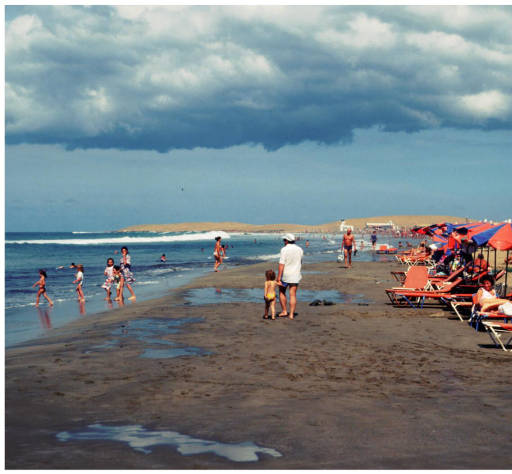 Fotografía de la Playa de Maspalomas en la década de los años 80. Memoria Digital de Canarias