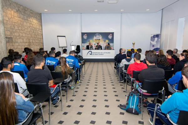 Imagen de la mesa redonda