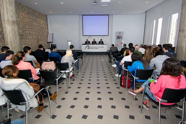 Imagen de la celebración del foro en el Aula de Piedra de la Sede Institucional