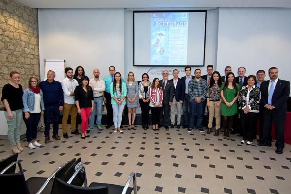 Foto de familia de los participantes de los concursos de las Jornadas de Doctorado