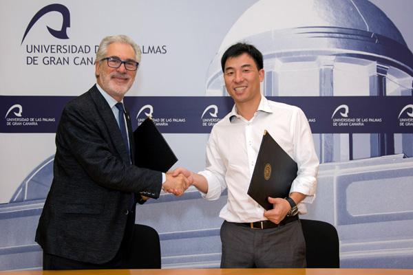 Imagen de la firma del convenio