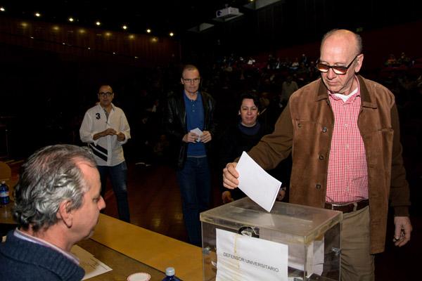 Votaciones en el Claustro Universitario