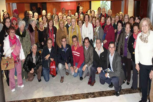 Foto de familia de la visita a la Mediateca de Casa África