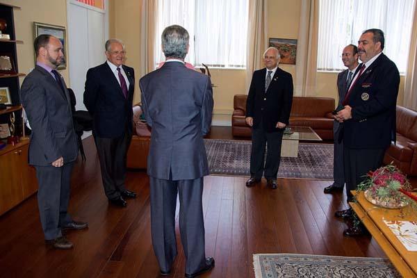 Otra imagen de la visita institucional