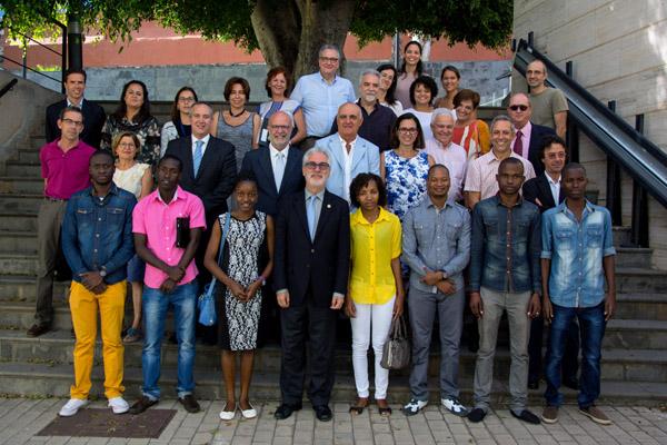 Foto de familia con los alumnos de la Unizambeze