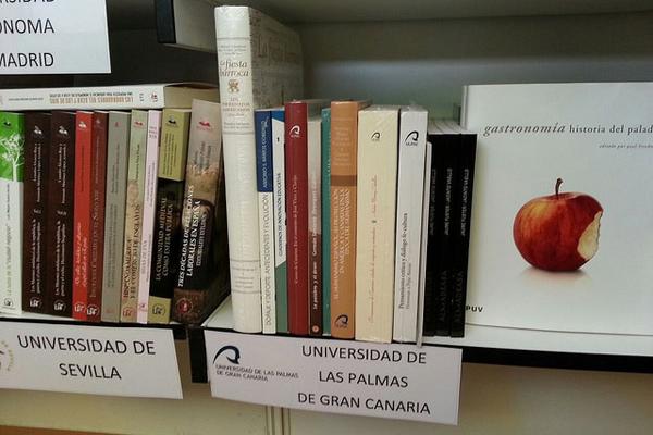 Novedades del SPDC de la ULPGC en el stand de la UNE en la Feria del Libro de Madrid