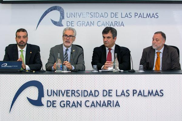 Imagen de la inauguración de las jornadas, presidida por el Rector José Regidor (2º por la izda.)
