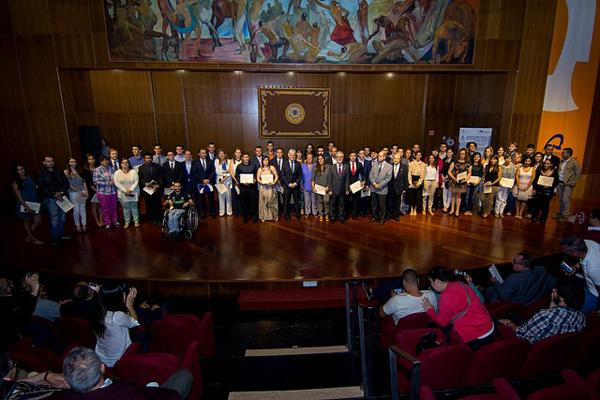 Foto de familia de los galardonados