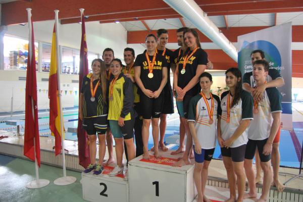 Podio de la competición española universitaria de Natación