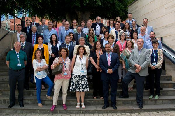 Foto de familia de los participantes en el encuentro