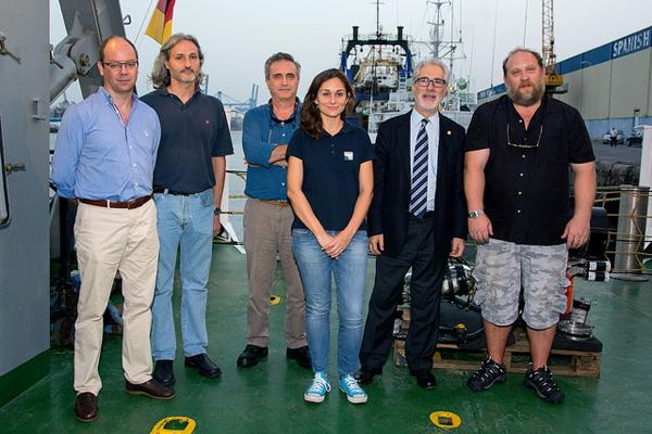 El Rector de la ULPGC (2º por la dcha.) junto con los investigadores de la ULPGC y la Directora científica del Proyecto