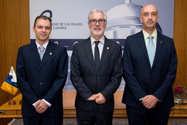 De izda. a dcha.: Alexis Quesada, el Rector José Regidor y Agustín Sánchez