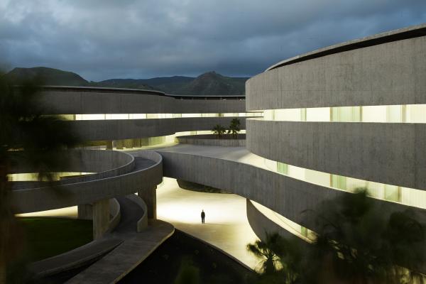 Fotografía de la Facultad de Bellas Artes de la ULL: ©Aitor Ortiz