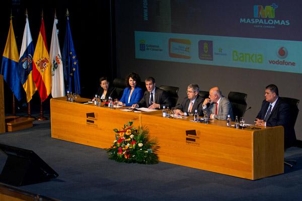 Mesa presidencial del acto de inauguración del evento