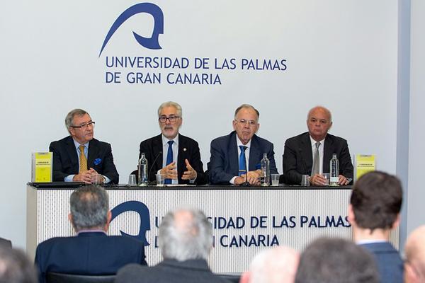 El acto de presentación estuvo presidido por el Rector José Regidor (2º por la izquierda)