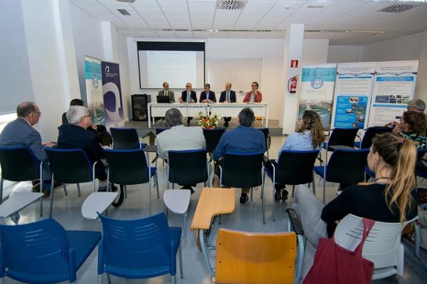 Imagen de la clausura. En la mesa, de izda. a dcha.: Ricardo Haroun, José Regidor, Fernando Clavijo, Pedro Ortega y François Simard