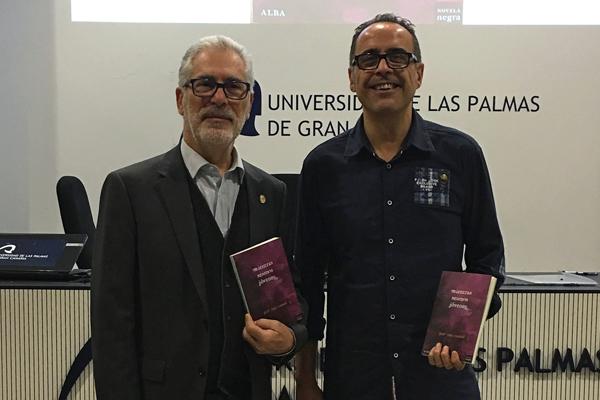 El Rector (i) y el profesor Correa durante el acto de presentación