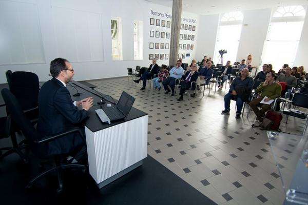 Imagen de la presentación en  la Sede Institucional
