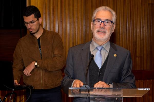 El Rector, durante su intervención en el acto de homenaje