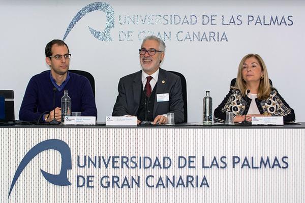 Imagen de la inauguración de la reunión. De izda. a dcha.: Miguel Montero, el Rector José Regidor y Carmen Lourdes Armas