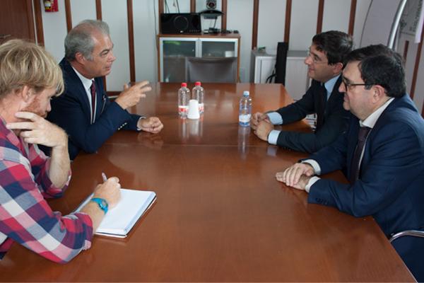 Imagen de la reunión con el Presidente de la FULP (2º por la izda.)