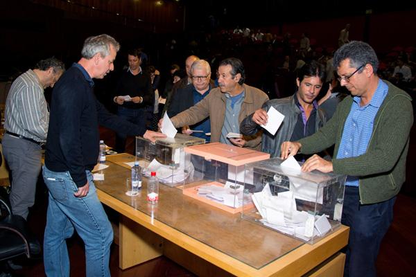 Votaciones en la sesión del Claustro Universitario