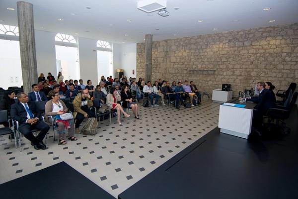 Otra imagen de la bienvenida institucional a cargo del Vicerrector de Títulos y Doctorado