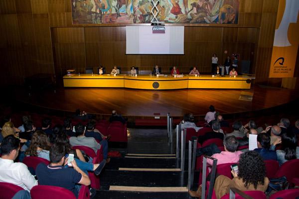 Imagen de la mesa del Claustro Universitario