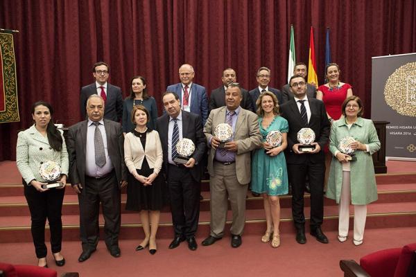 Foto de familia de los galardonados con el Premio HISARA