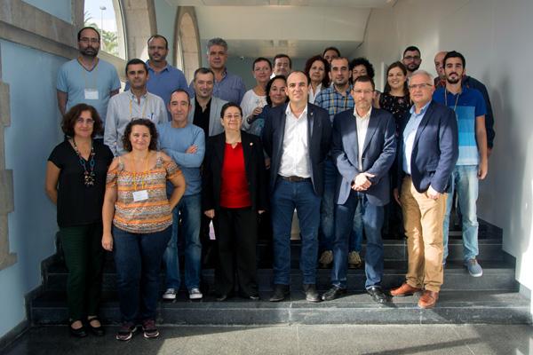 Foto de familia de los organizadores y participantes de la edición 2016