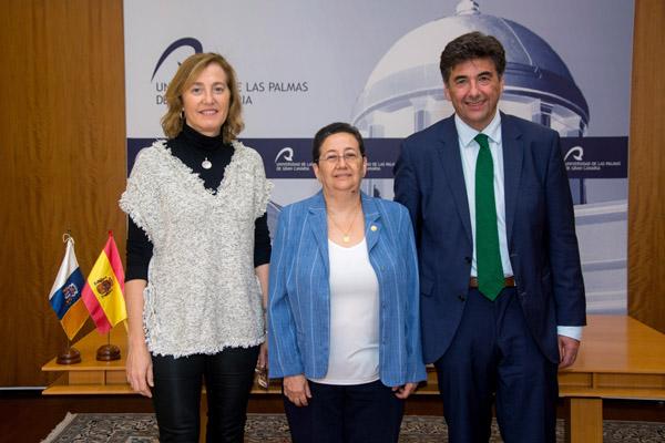 De izda. a dcha.: Carmen Salinero, Secretaria General en funciones; Trinidad Arcos, Rectora Accidental; y Pedro Lara, Catedrático de Universidad vinculado a Ciencias de la Salud
