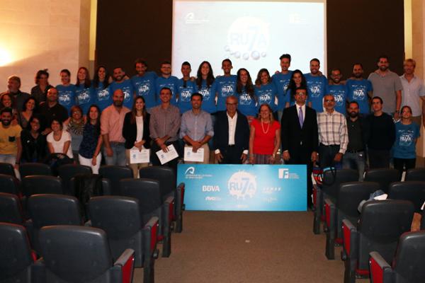 Foto de familia de los organizadores y participantes de la edición 2016