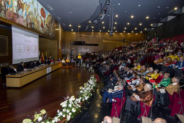 Imagen del Acto Académico durante la lectura de la lección magistral a cargo del Catedrático Luis Serra