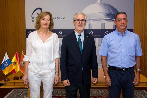 De izda. a dcha.: Carmen Salinero, el Rector José Regidor y Francisco Javier Pérez