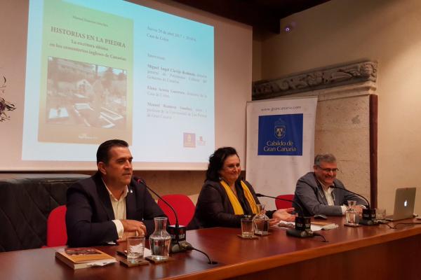 Imagen de la presentación, con la participación del profesor y autor de la publicación, Manuel Ramírez (1º por la derecha)