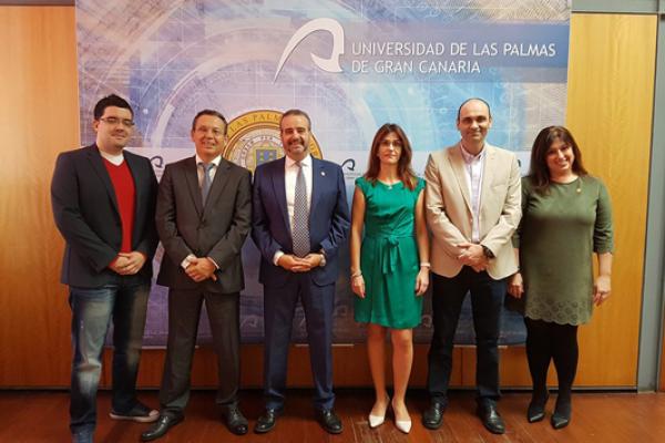 De izda. a dcha.: David Sebastián Freire, Francisco Eugenio González, el Rector Robaina, Elsa María Macías, José Daniel Hernández y la Secretaria General Rosa Rodríguez