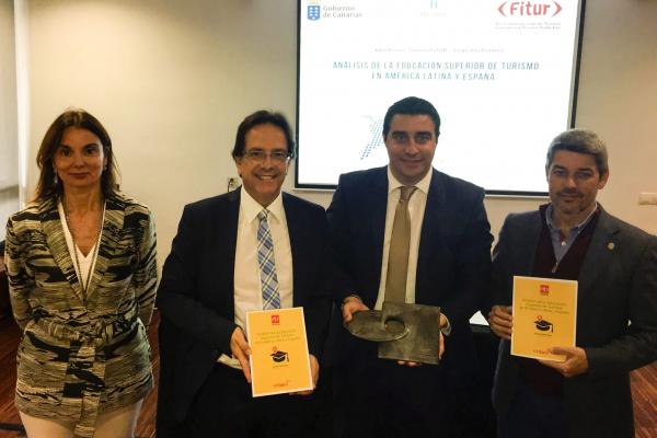 De izda. a dcha.: Victoria Palau, Cristobal de la Rosa, Daniel Celis y Alberto Bernabé