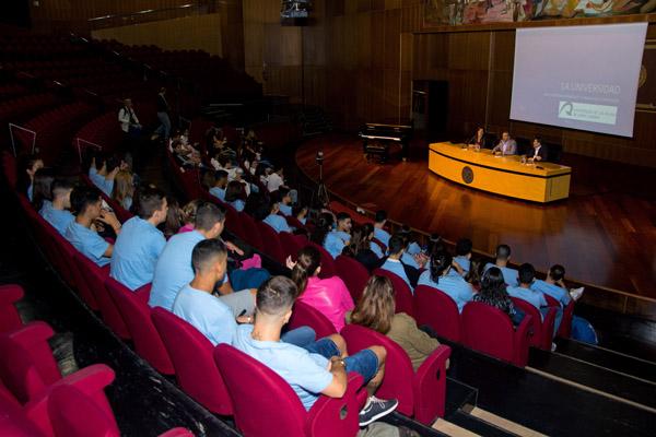 Imagen de la bienvenida a los alumnos en el Paraninfo de la ULPGC