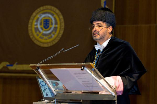 El Rector Robaina durante su discurso