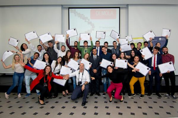 Foto de familia de los participantes en la III Temporada