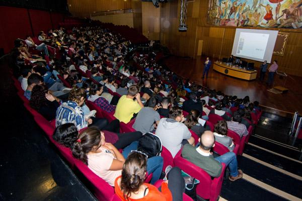 Charlas informativas en el Paraninfo universitario