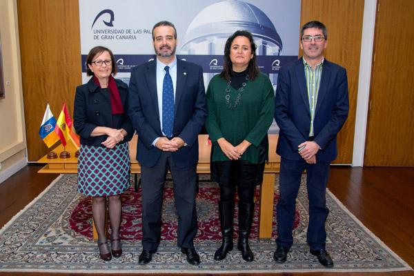 De izda. a dcha.: la Vicerrectora de Comunicación y Proyección Social, el Rector Robaina, la Directora de la Fundación MAPFRE Guanarteme y el Vicerrector de Internacionalización y Cooperación