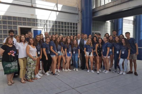 Foto de familia de los participantes de la edición 2017 junto con el Rector de la ULPGC y el Director General de la FECyT