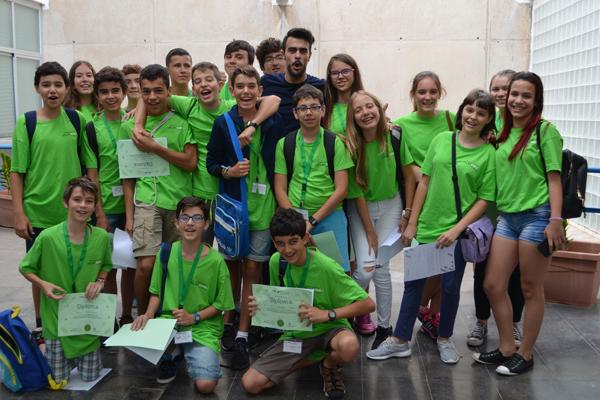 Foto de grupo de los participantes del campus