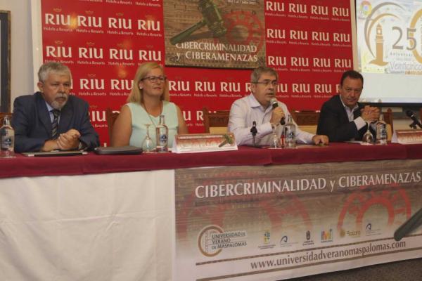 De izda. a dcha.: Guillermo Morales, Elena Álamo, Marco Aurelio Pérez y Fernando Navarro, en el acto de inauguración
