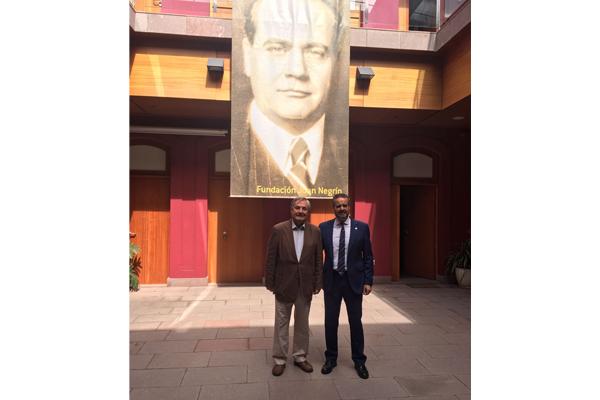 El Presidente de la Fundación Juan Negrín (i) y el Rector Rafael Robaina