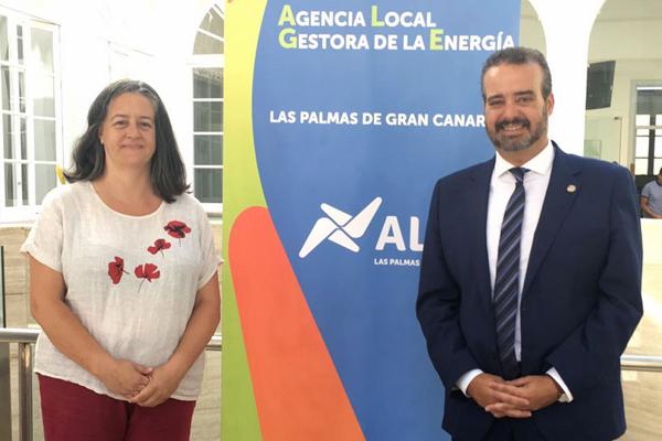 La Concejala María Pilar Álvarez y el Rector Robaina, durante la jornada de divulgación celebrada en la ULPGC